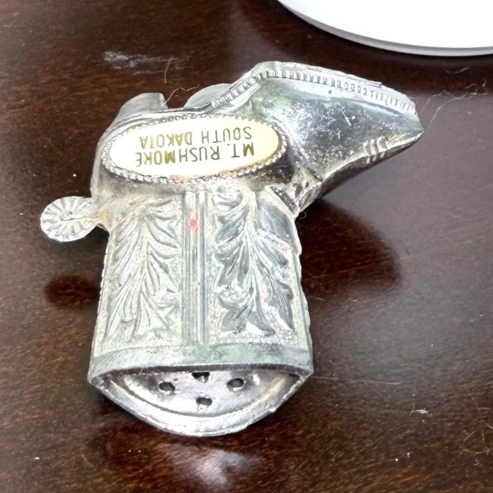 Vintage Mt Rushmore South Dakota Silver Cowboy Boot Salt‎ Pepper Shaker Souvenir